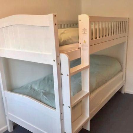 Great Price, Lovely Comfy Flat.2 Mins From The Sea Lyme Regis Exterior photo
